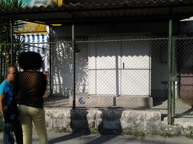 Planta telef�nica construida en la comunidad